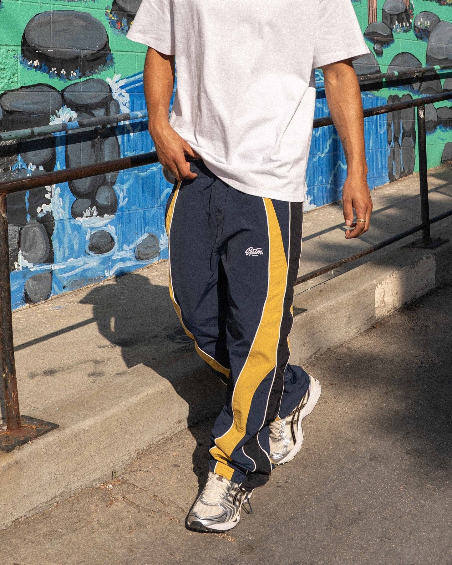 EPTM Arlo Men's Relaxed Fit Wide Leg Pants in Navy Blue