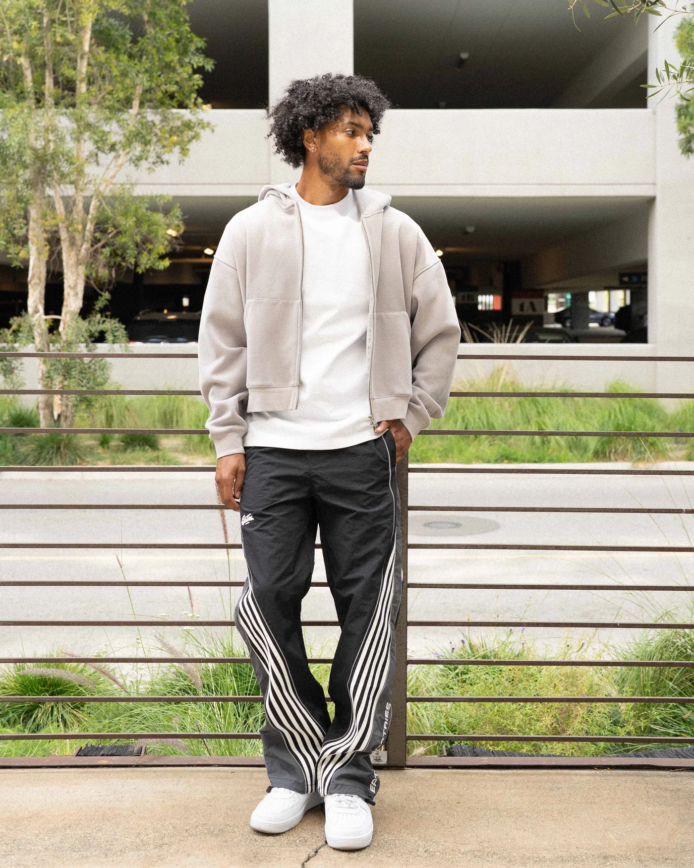EPTM Ludgate Men's Relaxed Fit wide Leg Pants in Black