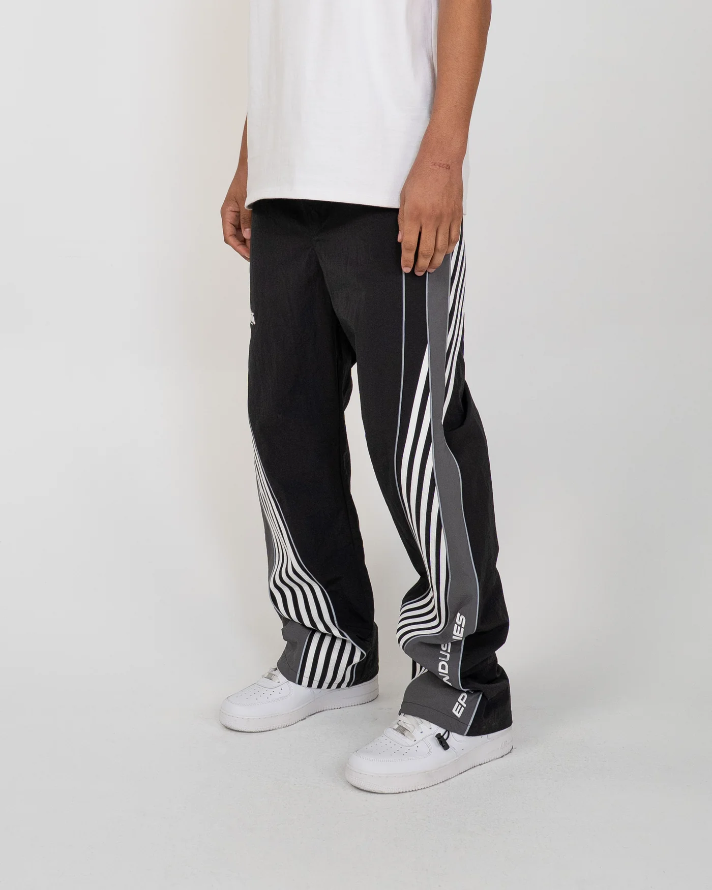 EPTM Ludgate Men's Relaxed Fit wide Leg Pants in Black